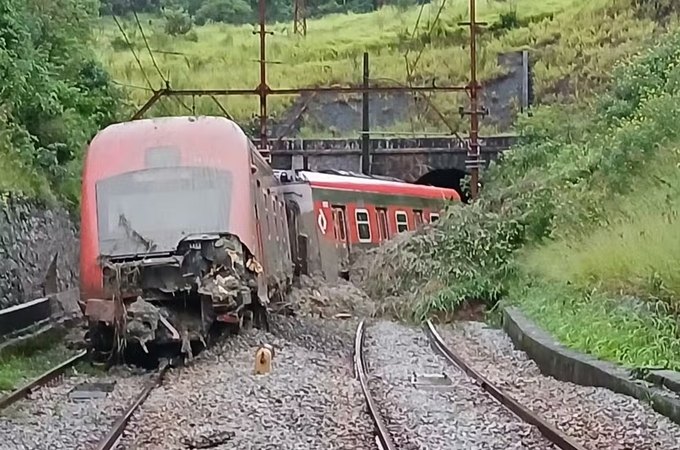 Deslizamento de terra atinge trem da CPTM, que descarrilou e paralisa parte da Linha 7-Rubi neste sábado