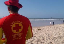 Bombeiros socorrem cinco amigos vítimas de afogamento na praia de Jatiúca