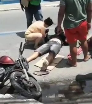Vídeo. Socorrista de folga socorre vítima de acidente de moto em Arapiraca