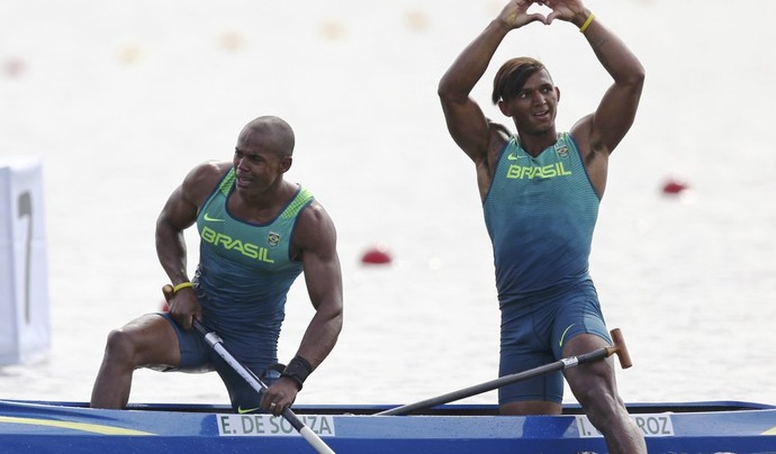 Ao lado de Erlon, Isaquias leva a prata e se consagra nas águas da Lagoa
