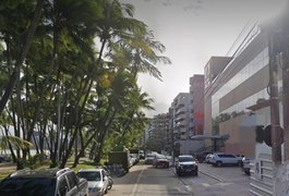 Duas jovens e adolescente são flagrados furtando produtos em supermercado na Orla da Ponta Verde