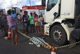 Jovem morre após ser atingido por pneu de caminhão na BR-101