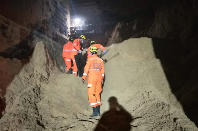 Trabalhador cai em silo e morre soterrado em serragem em Minas Gerais
