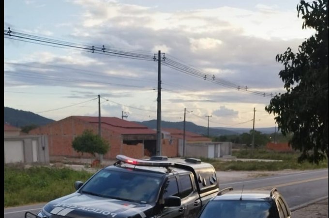 Polícia Civil recupera carro que havia sido roubado após sequestro em Água Branca