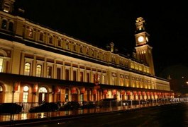 Incêndio de grandes proporções atinge Museu da Língua Portuguesa