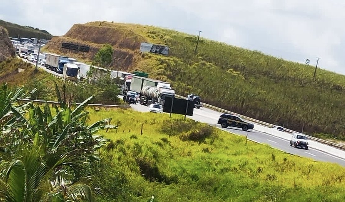 Manifestação contra Marco Temporal bloqueia rodovia alagoana