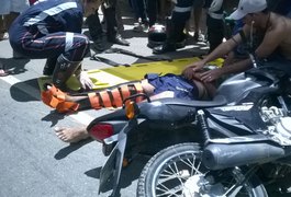 Motoqueiro colide com automóvel, na AL 220 em Arapiraca, e é socorrido em estado grave