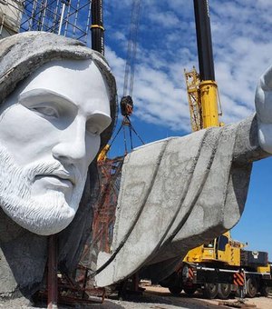 Moradores de cidade no RS constroem estátua do Cristo maior que a do RJ