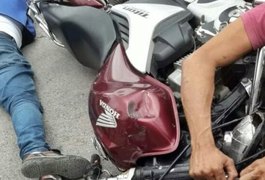 Dois motociclistas ficam feridos após colisão em Boca da Mata