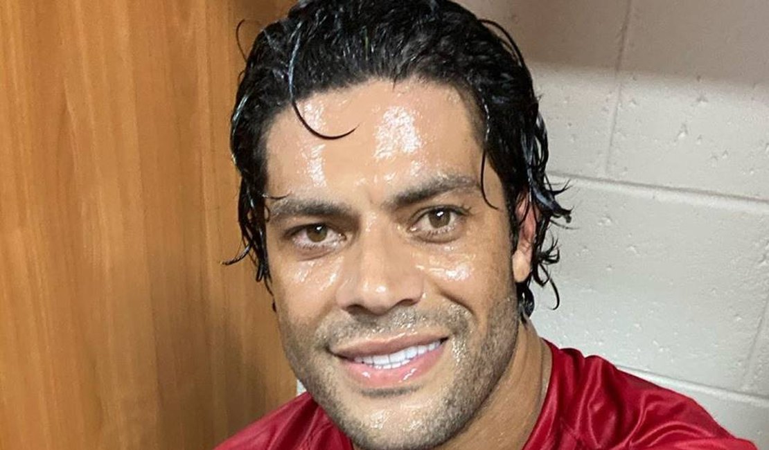 Hulk Paraíba troca alianças com nova namorada, sobrinha de sua ex