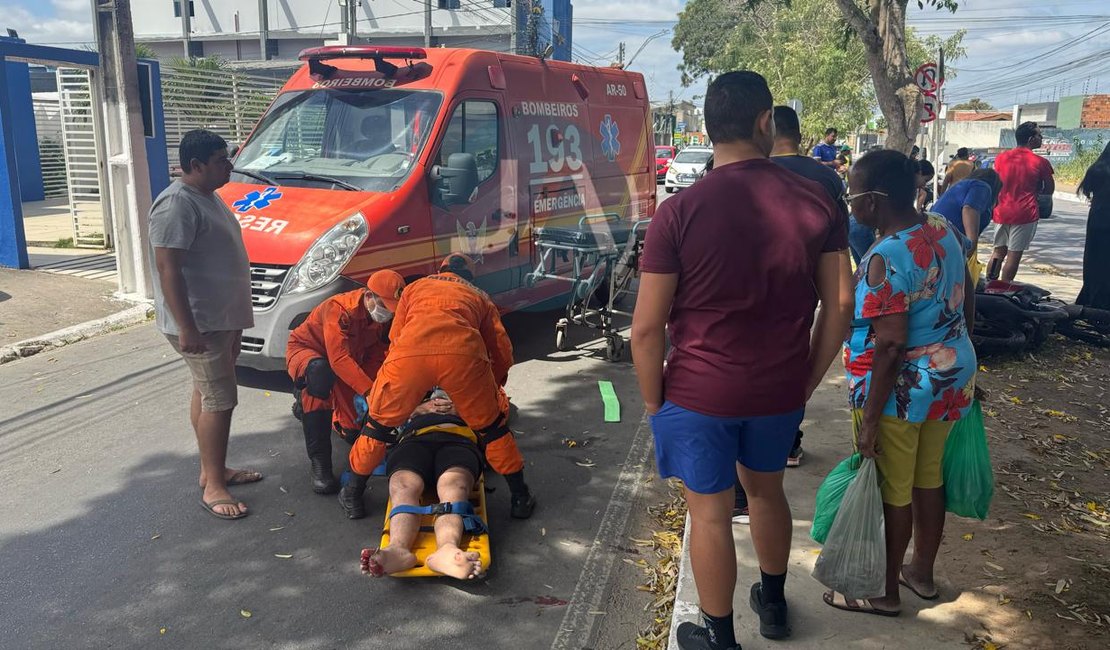 VÍDEO. Motorista não respeita sinalização, colide com motocicleta e deixa homem ferido na Avenida Ceci Cunha, em Arapiraca