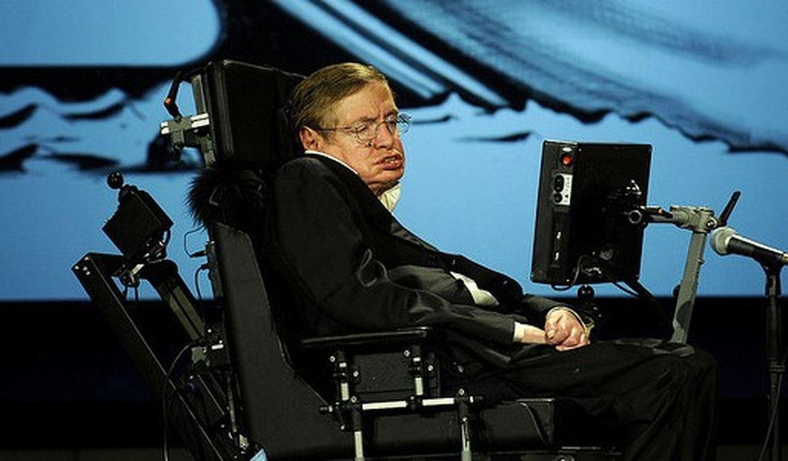 Para Stephen Hawking, inteligência artificial pode ser um erro