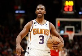 Astro da NBA Chris Paul se forma na universidade aos 37 anos