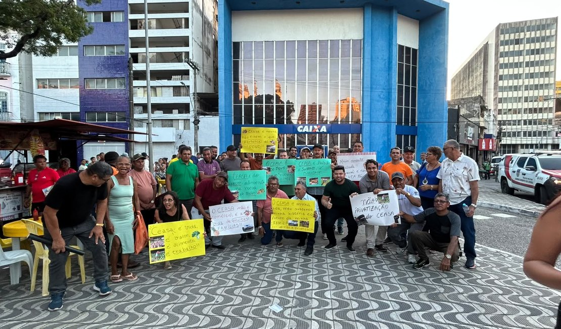 Delegado e deputado Leonan Pinheiro acompanha trabalhadores do Ceasa em votação na ALE