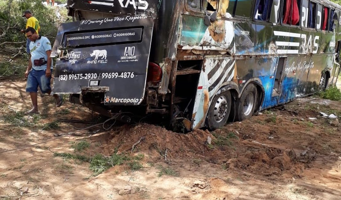 Vídeo. Problema mecânico causou acidente com ônibus do cantor Rodrigo Ras, informou produtor musical