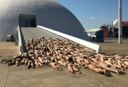 'Fotona' de nu artístico reúne 115 pessoas no Museu da República de Brasília