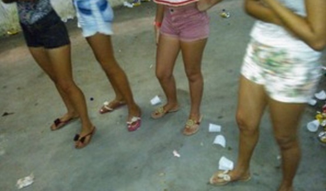 Polícia flagra menores bebendo em festa no Benedito Bentes, em Maceió