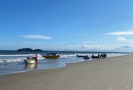 Bombeiro se emociona com resgate feito por menina de 6 anos após barco virar no litoral do Paraná