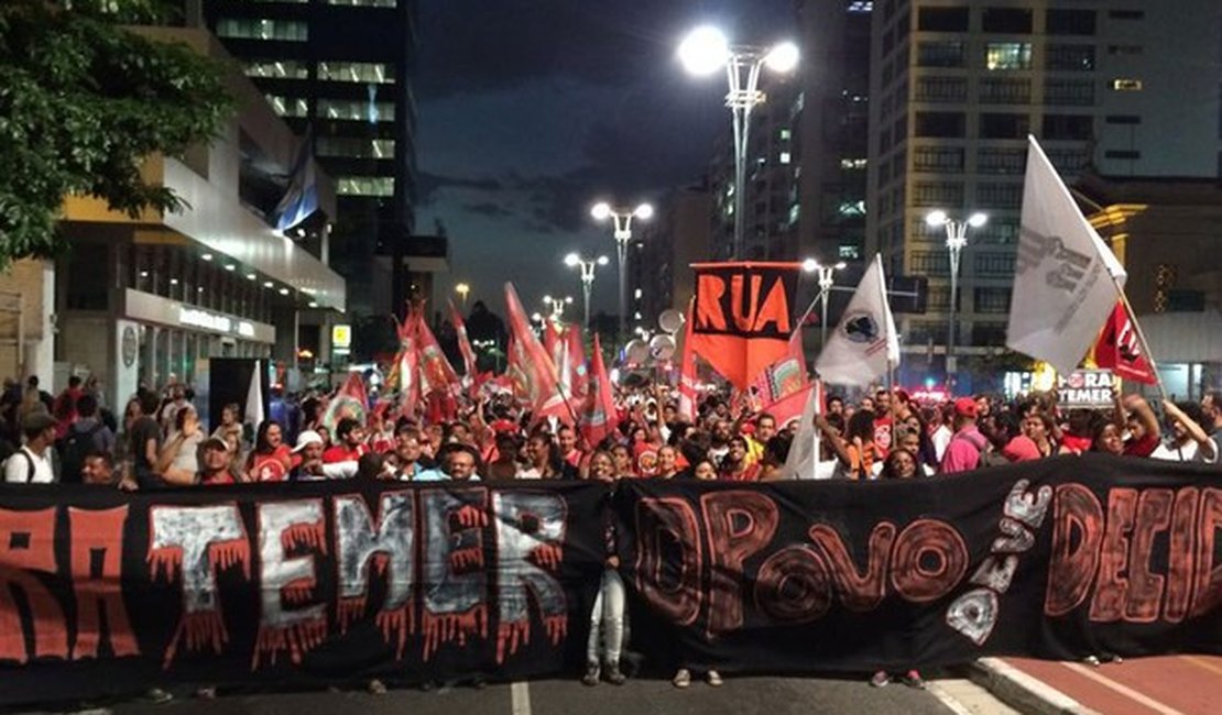 Em São Paulo manifestantes protestam contra o impeachment