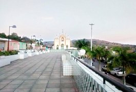 Homem efetua disparo de arma de fogo no quintal de casa em Coité do Noia