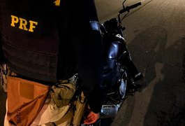 PRF prende homem por receptação e recupera moto roubada, em Atalaia