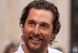 Consolo inusitado: Matthew McConaughey deixou pênis de fora ao abraçar apresentador no Emmy