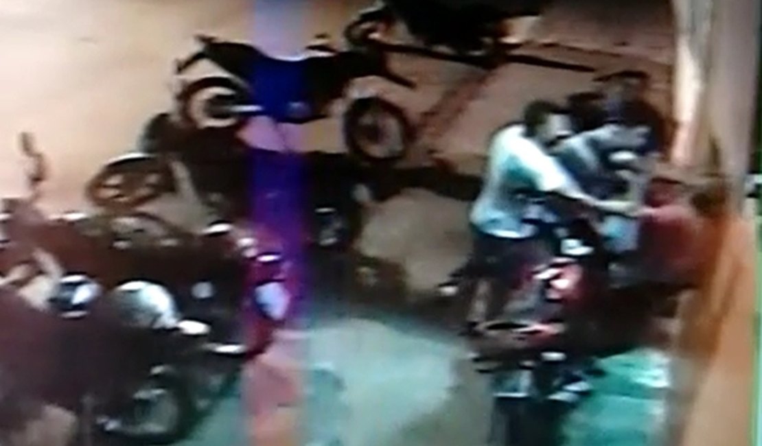 Vídeo: Jovem é espancado em Bar de Palmeira dos Índios