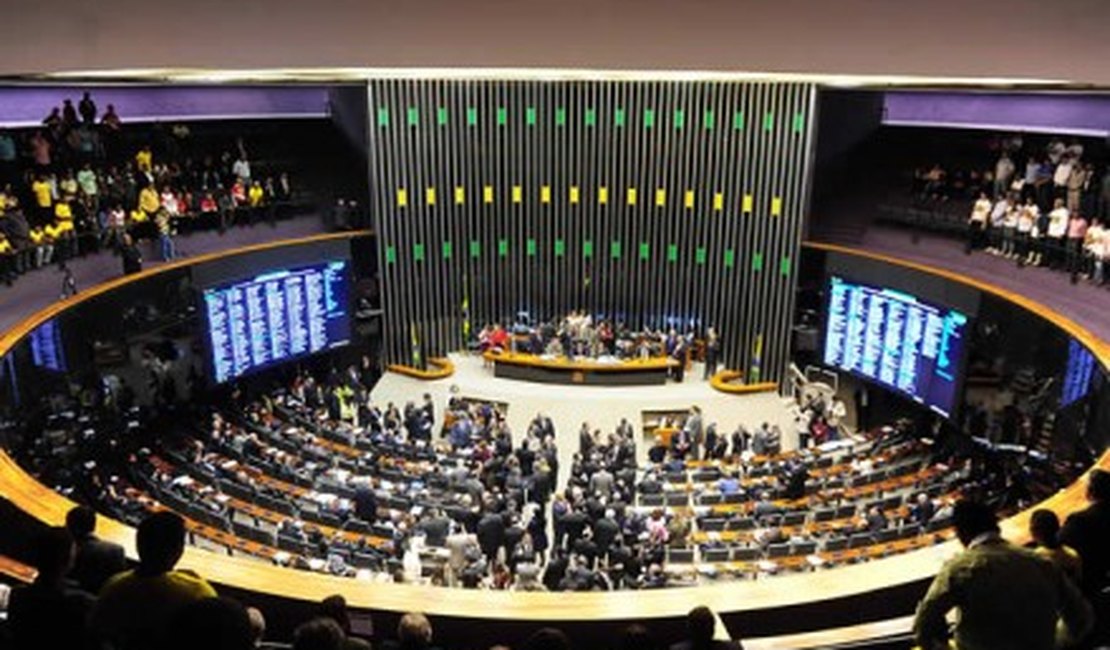 Debate ideológico contamina votação do projeto da terceirização, diz Cunha