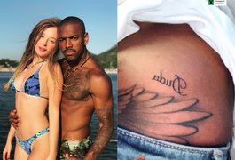 Nego do Borel refaz tatuagem e adapta nome de Duda Reis