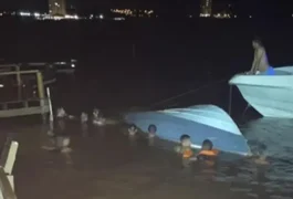 Colisão de lancha com píer deixa seis mortos, incluindo criança de 4 anos, na divisa entre SP e MG