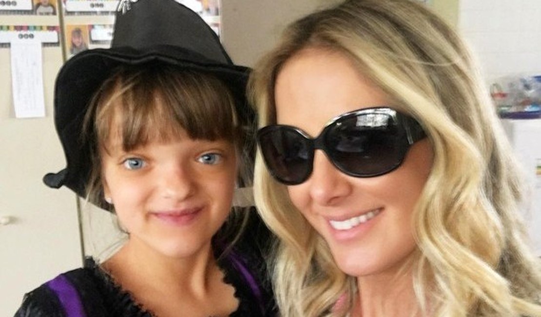 Rafaella Justus posa vestida de bruxa ao lado da mãe, Ticiane Pinheiro