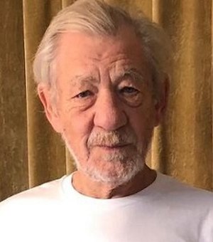 Ian McKellen, o Gandalf de Senhor dos Anéis, comemora vacinação contra covid: “Eufórico”