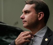 Flávio Bolsonaro empregou mãe e mulher de 'Chefe do Escritório do Crime'