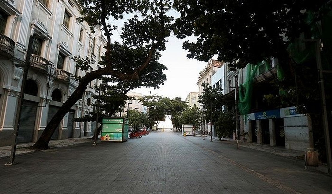 Após aumento de internações, Pernambuco limita atividades em parte do estado