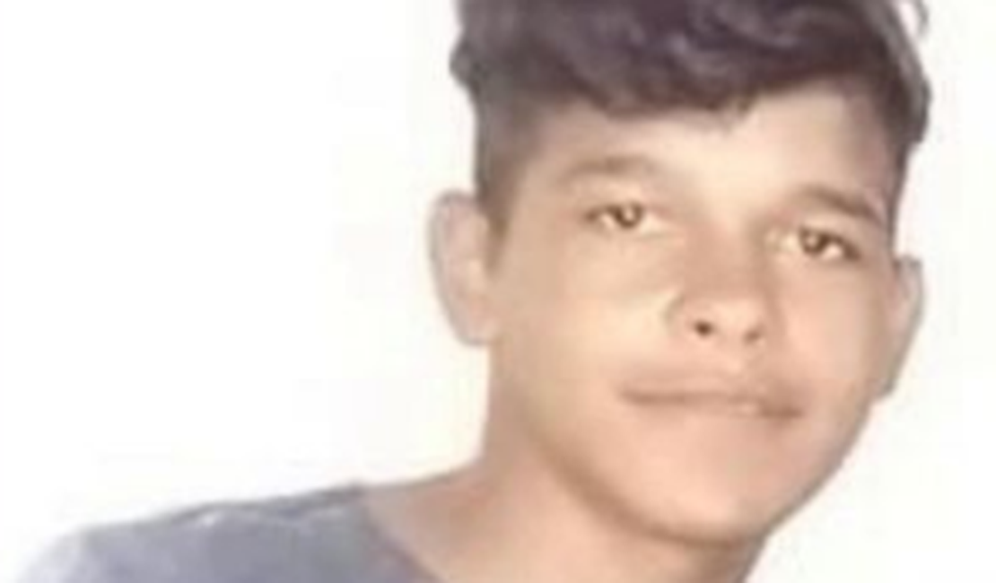 Jovem é assassinado a tiros na porta de casa em Delmiro Gouveia