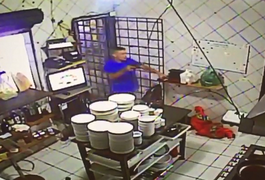 Bar é assaltado por homens armados no bairro do Farol, em Maceió