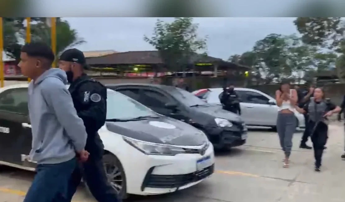 Casal é preso, no RJ, por executar homem e mulher enquanto ela segurava bebê, em Alagoas