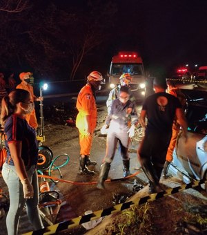Vídeo. Grave colisão envolvendo três carros deixa um morto e vários feridos em estado grave, na AL 110 em Arapiraca