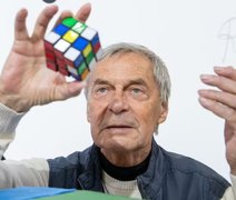 Prestes a completar 80 anos, inventor do cubo mágico relembra início do projeto: 'Fiz por curiosidade'