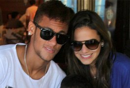 Neymar acompanha Bruna Marquezine em gravações de novela