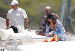 Neymar curte passeio de barco com Bruna e web pira: 'Meu brumar tá vivo'
