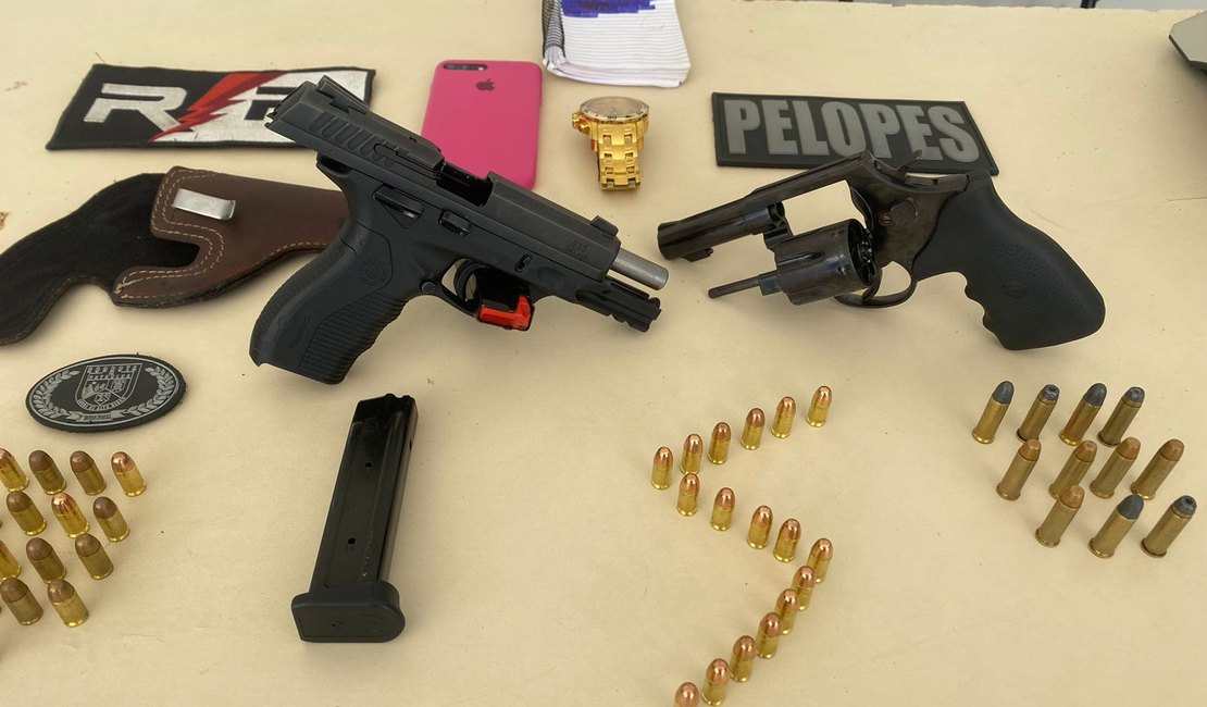 PMAL prende homem com mandado de prisão em aberto por homicídio e duas armas de fogo, em Arapiraca