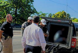 Motorista é espancado pela população e preso após tentar atropelar cinco pessoas em bar às margens da AL-101 Sul