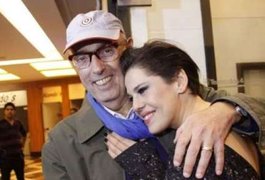Bárbara Paz diz não suportar morte de Babenco: 'Doendo muito'