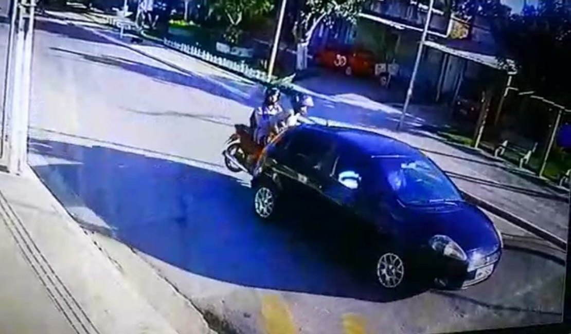 Câmera registra colisão traseira após motorista reduzir velocidade para passar em quebra-molas em Arapiraca