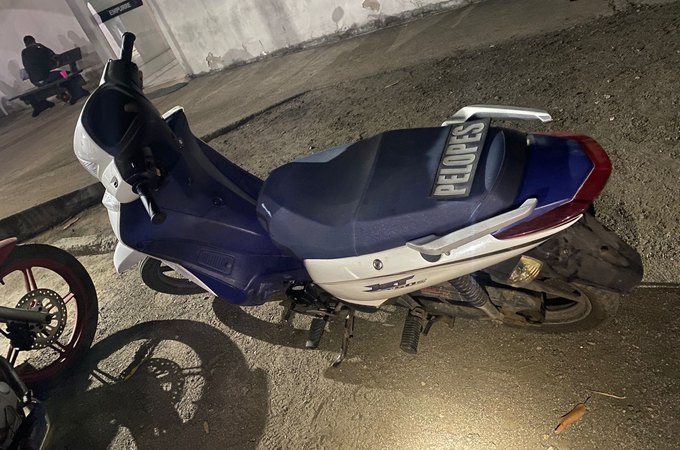 Moto furtada, dada como 'garantia de empréstimo', é apreendida e trio é levado à delegacia em Arapiraca