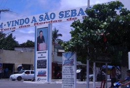 Jovem é levado às pressas para o hospital após ser esfaqueado, em São Sebastião