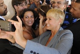 Record proíbe funcionários de chegarem perto de Xuxa Meneghel