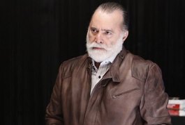 Zé Maria surge repaginado e impressiona Romero