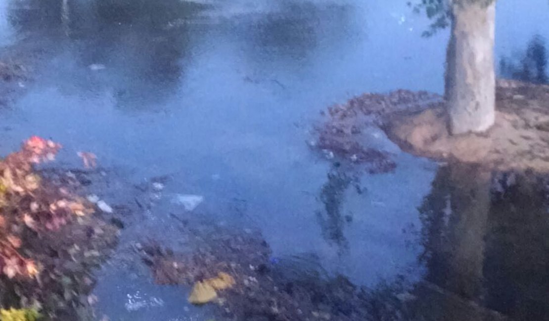 Moradores do bairro Cacimbas denunciam desperdício de água pela Casal